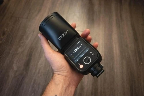 Задня панель спалаху Godox V100 із активним скляним кольоровим сенсорним екраном, диском вибору параметрів та кнопкою тестового спалаху