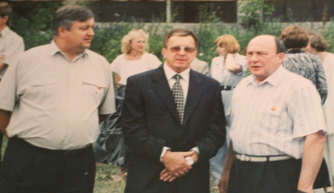 Едуард Ханіс з ректором Інституту "Стратегія". Жовті Води 2002 рік