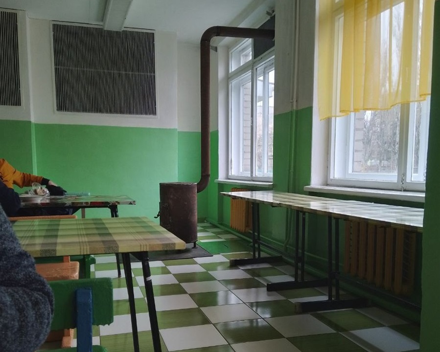 Буржуйка, встановлена у школі Жовтих Вод 