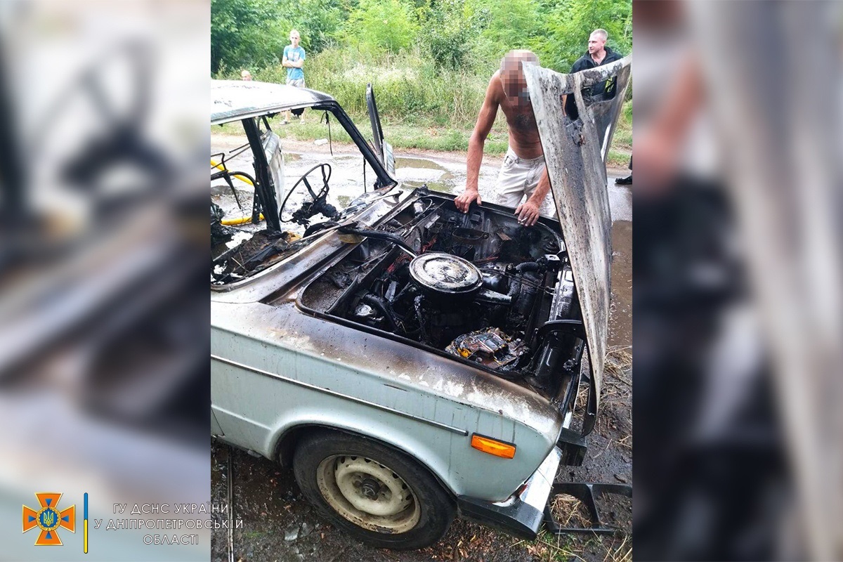 Загорання у легковому авто