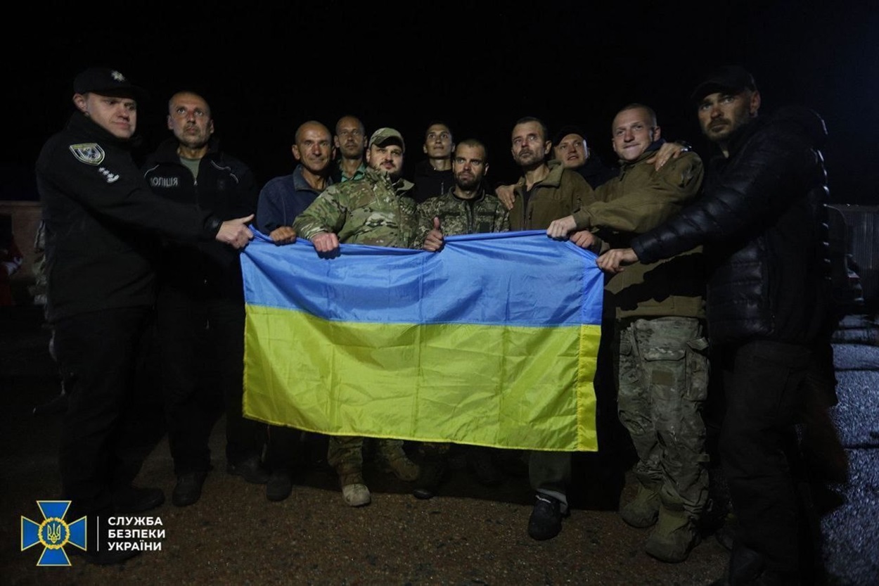 Українські військові врятовані з російського полону