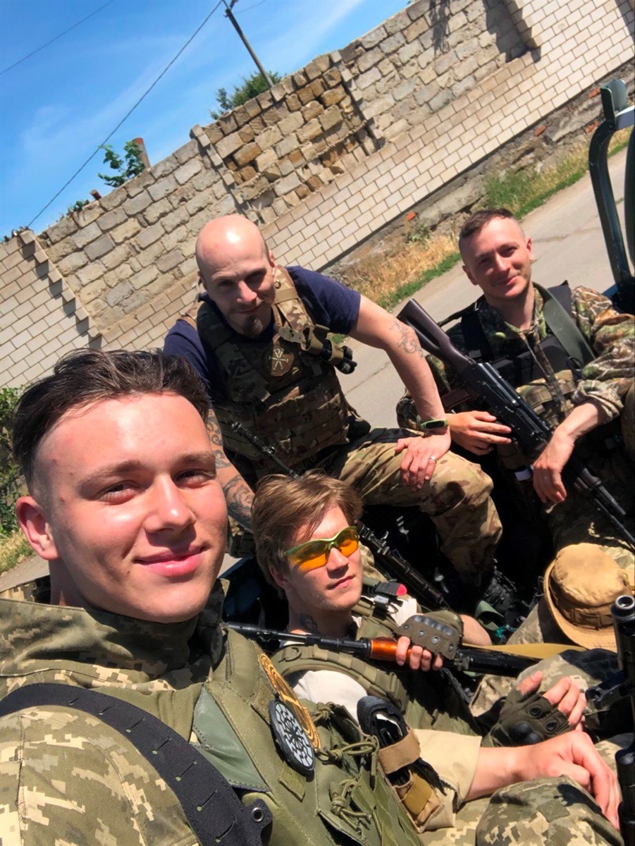 З побратимами