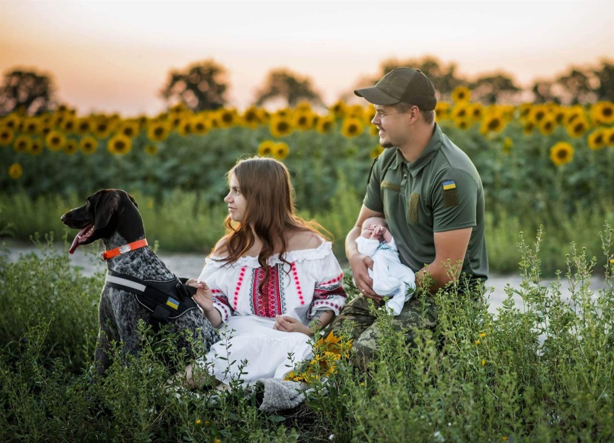 Валентин Рєхін з дружино, сином та собакою