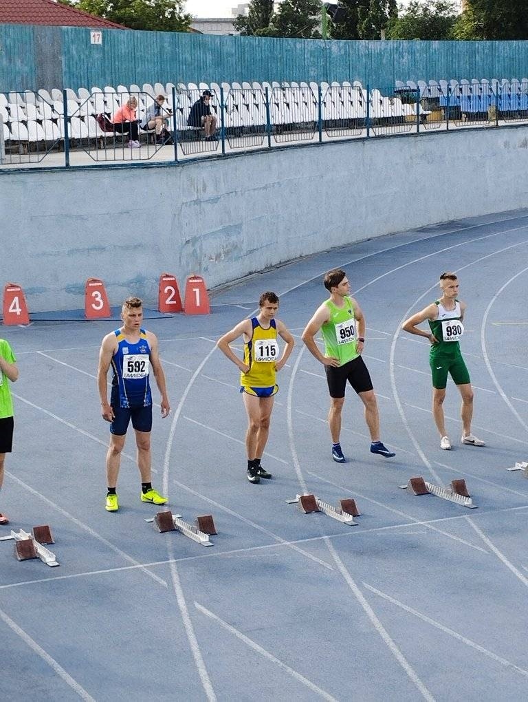 Артем Шаблій у жовто-блакитній формі на старті