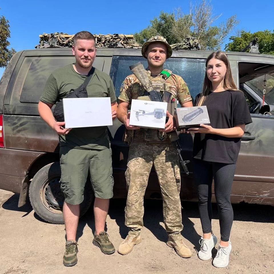 Андрій Чорномор та Тетяна Потоцька передали військовим тепловізор, планшет та коптер