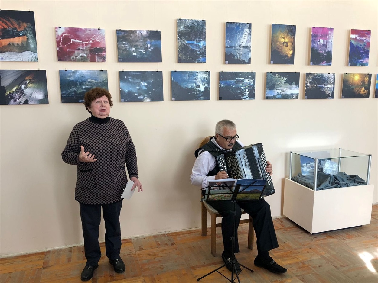Подружжя Шинкаренків на відкритті фотовиставки "Соледар. Сіль. Війна"