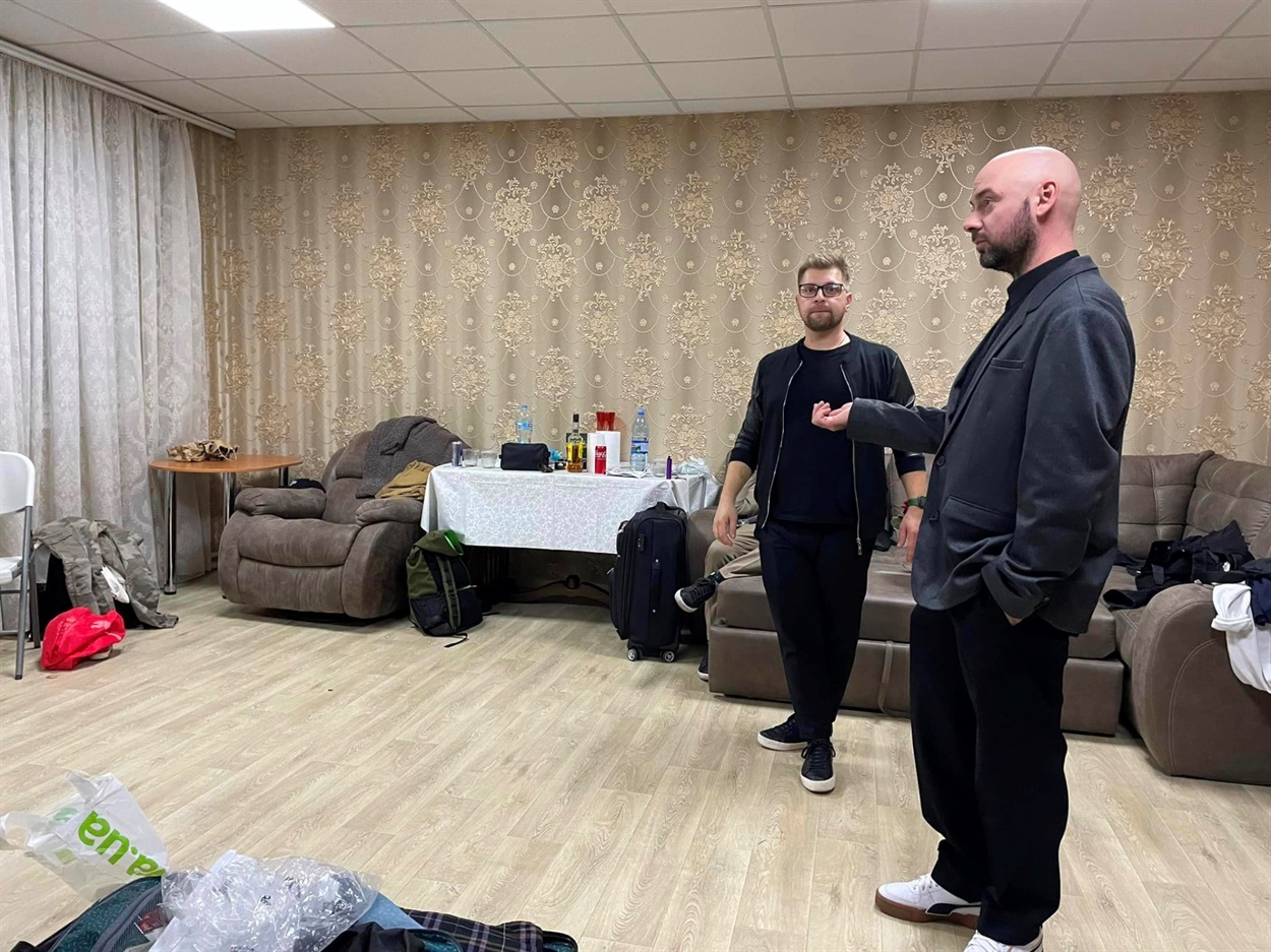 В гримерці у артистів гурту Adam