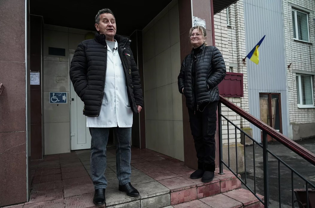 Валентин Шмигельський із колегою.
