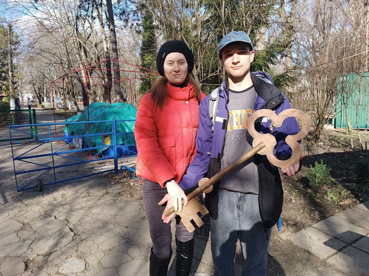 Дмитро Костюк в дитячому парку