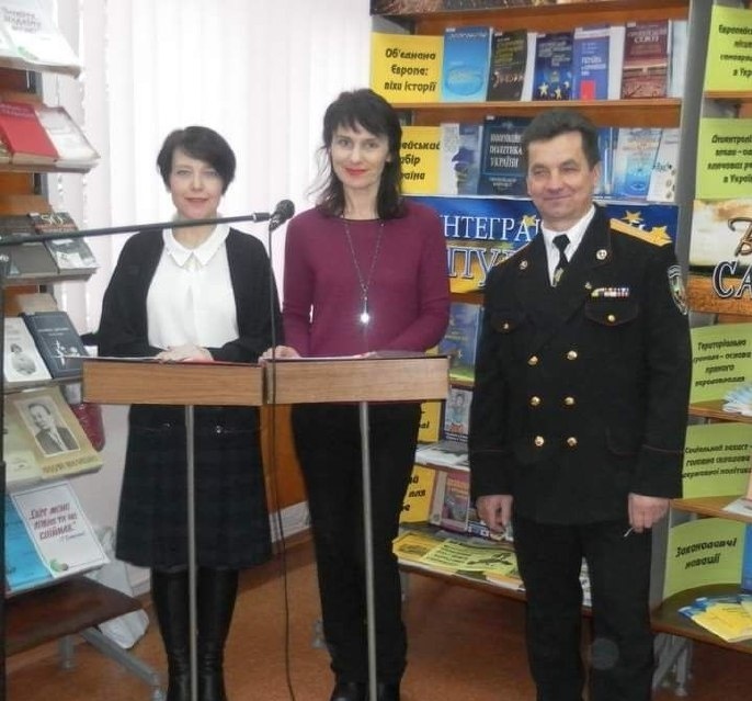 Олена Кушнерук ( посередині) з Олександром Бережним